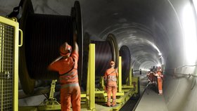 Nejdelší tunel světa měří 57 kilometrů a vede pod Alpami.