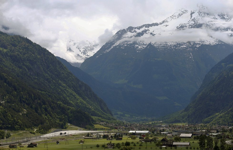 Nejdelší tunel světa měří 57 kilometrů a vede pod Alpami.