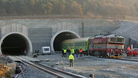 Supermoderní tunel s kamerami měl být naprosto bezpečný.