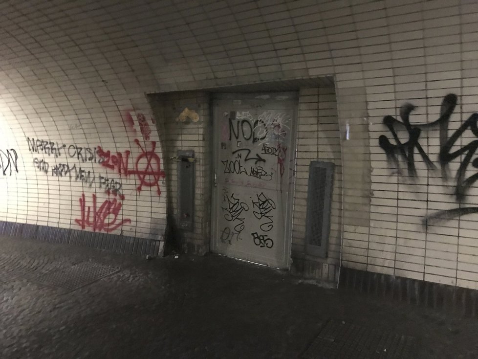 Tunel spojuje Žižkov s Karlínem, hlavně v noci se sem řada lidí bojí jít. Přesto byl určen pro případy nejvyšší nouze.