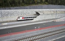 Nejdelší železniční tunel světa: 57 km za 250 miliard!