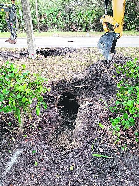 Troufalec se prokutal do vzdálenosti 45 metrů, k bance by potřeboval asi dvojnásobek.