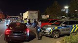 Ilegální sjezd tuningových aut v Praze: Komplikace v dopravě!
