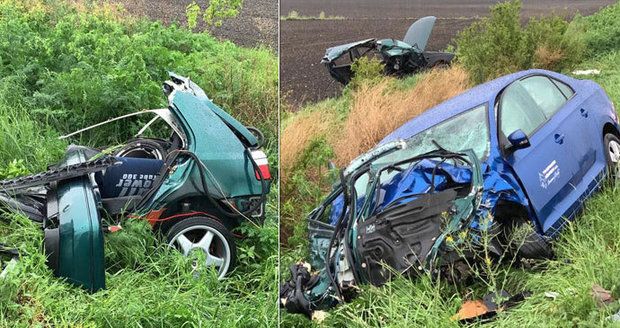 Fatální nehoda během tuningového srazu na Nymbursku: Řidič zemřel při srážce, auto vedví