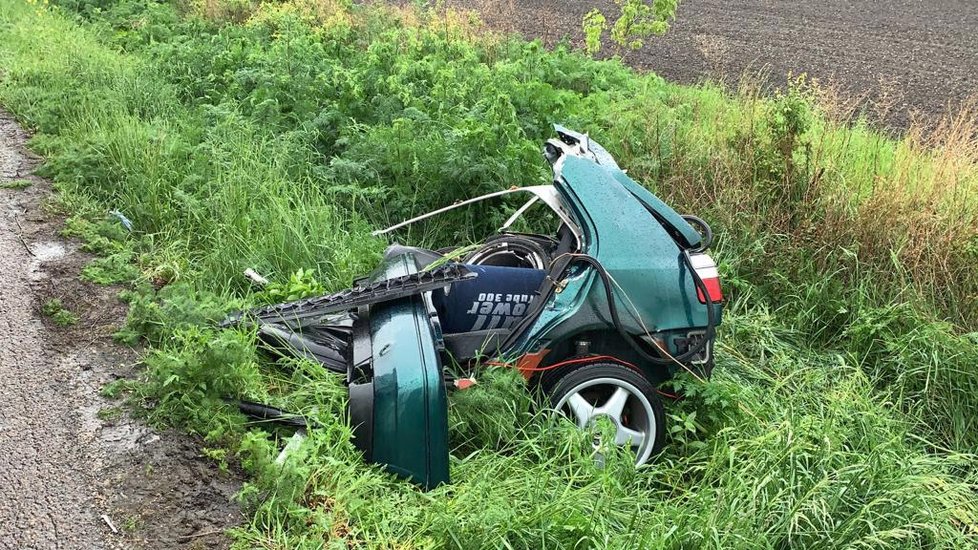 U Přerova nad Labem na Nymbursku se odpoledne srazila dvě osobní auta. Jeden člověk při nehodě zemřel a další dva utrpěli zranění.