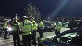 V sobotu večer proběhl nelegální tuningový sraz, který monitorovalo přes čtyřicet policistů.