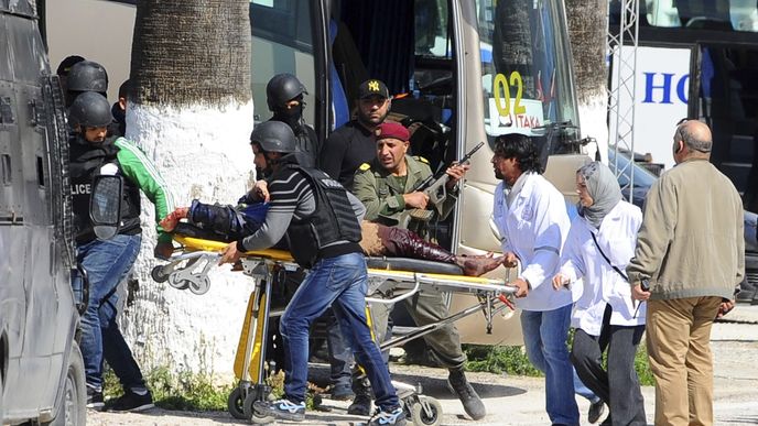 Fotografie z masakru, ke kterému došlo v centru Tunisu 