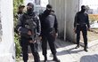 Protiteroristické jednotky zasahují proti ozbrojencům v Tunisu.