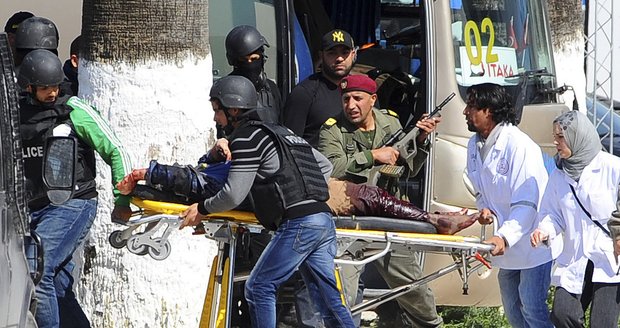 Masakr v Tunisu: V muzeu našli dva živé, skrývali se celou noc
