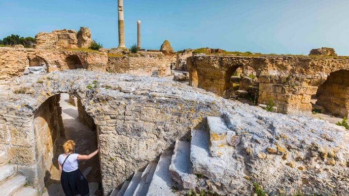 Antoninovy lázně vyrostly na troskách původně zničeného Kartága. Lázně měli dle vykopávek až stovky místností.
