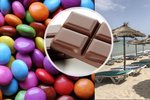 Češi vozí do Tuniska sladkosti jako dárek pro zaměstnance hotelů.