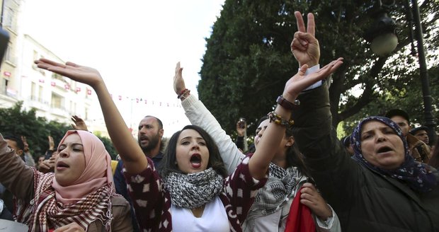 „Chceme práci!“ rozčilovali se Tunisané. Protesty nepřežil policista