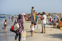 Tunisko zavádí povinné očkování, platí i pro turisty. Bez vakcíny se nedostanete ani do hotelu