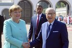 Tuniský prezident Beji Caid Essebsi s německou kancléřkou Angelou Merkelovou v prezidentském paláci v Tunisu