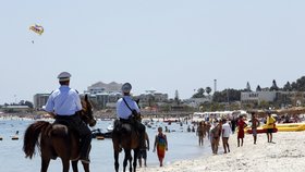 Po teroru v Sousse na tuniských plážích hlídkují tuniští policisté i vojáci