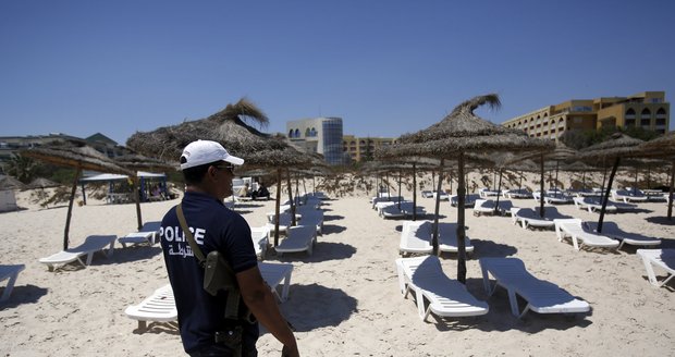 Po teroru v Sousse na tuniských plážích hlídkují tuniští policisté i vojáci