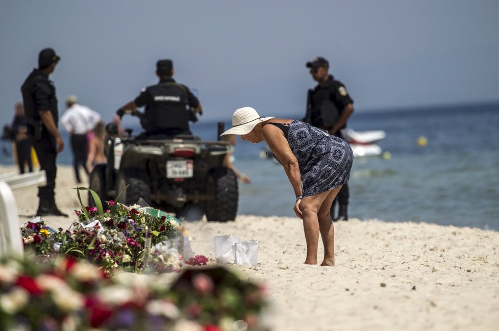 Po teroru v Sousse na tuniských plážích hlídkují tuniští policisté i vojáci.