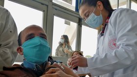 Očkování proti covid-19 v Tunisku (duben 2021)