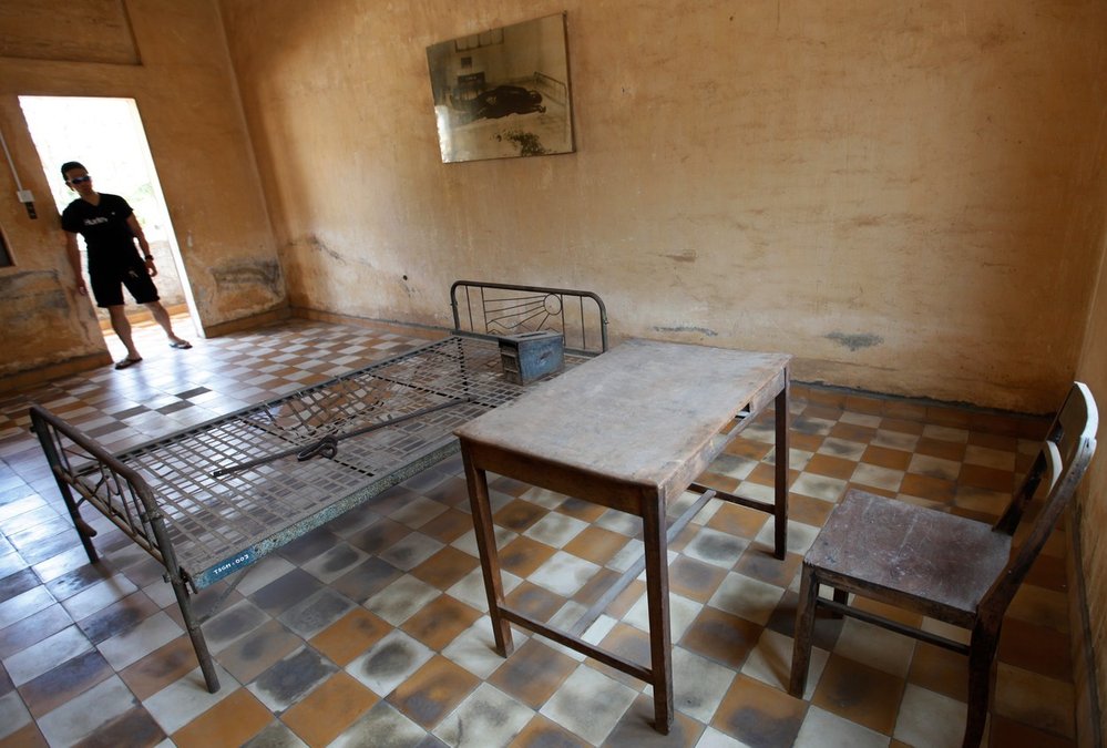 Dnes se můžete do věznice Tuol Sleng podívat a připomenout si hrůzy totalitního režimu.