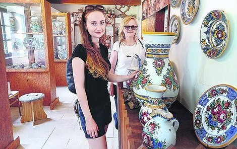 Kristýna Potůčková s maminkou Janou z Brna byly keramikou nadšené a domů si odvezly čutoru.
