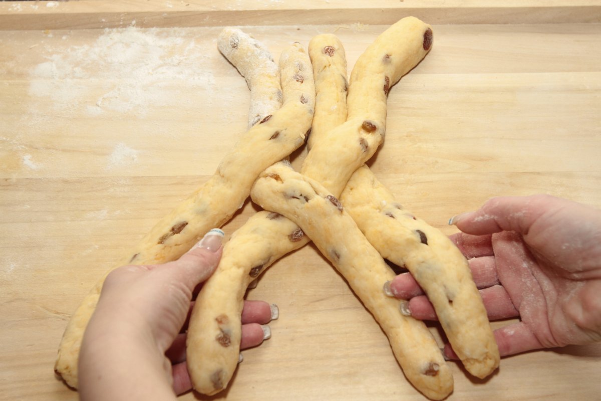 Základnu spleťte ze čtyř největších válečků, začněte ale od prostřed!