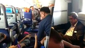 Při turbulenci během letu z Moskvy do Bangkoku se zranilo téměř 30 lidí.