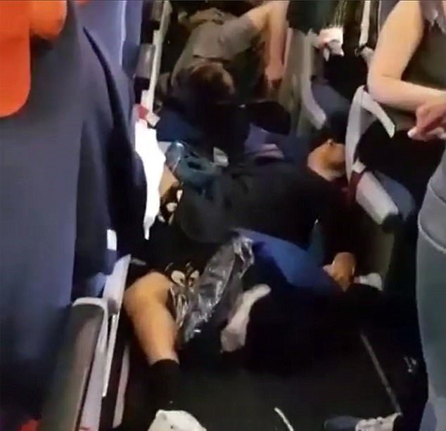 Při turbulenci během letu z Moskvy do Bangkoku se zranilo téměř 30 lidí.