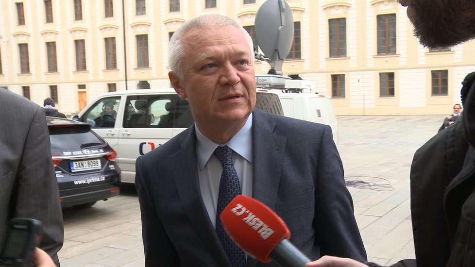 Jaroslav Faltýnek míří na setkání s prezidentem Zemanem.