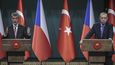 Premiér Andrej Babiš (ANO) na státní návštěvě Turecka. Na snímku s tureckým prezidentem Recepem Tayyipem Erdoganem