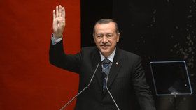 Týden po státním převratu: Kam se řítí Erdoganovo Turecko?