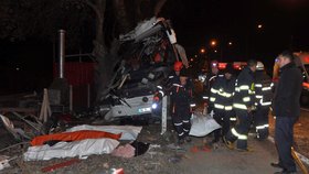 Po nehodě autobusu v Turecku zemřelo 11 lidí.