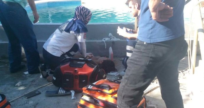 Elektrický proud zabil v bazénu v Turecku pět lidí