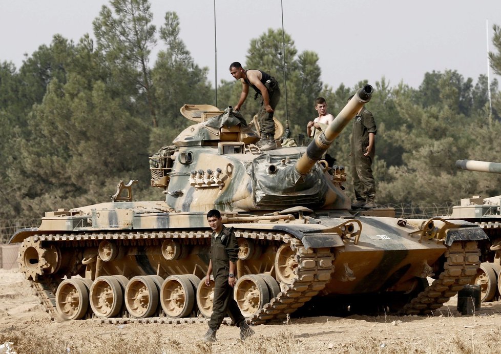 Turecko povolalo do boje na hranicích Sýrie další desítku tanků.