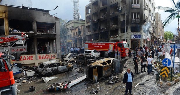 Peklo v Turecko: Při hranicích ze Sýrií došlo ke smrtonosným bombovým útokům