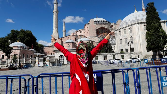 Turecký chrám Hagia Sofia, který slouží jako muzeum, se smí přeměnit na mešitu. (10.7.2020)