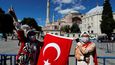 Pochyby o směřování Turecka pod vládou prezidenta Recepa Tayyipa Erdogana vyvolala i nedávná přeměna  chrámu Hagia Sofia zpět na mešitu