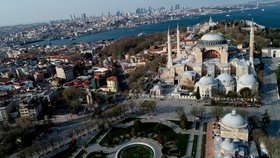 Turecký chrám Hagia Sofia, který slouží jako muzeum, se smí přeměnit na mešitu. (10.7.2020)