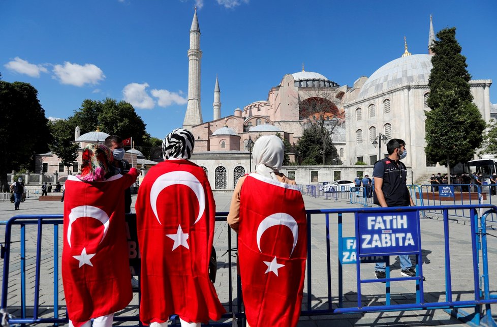 Turecký chrám Hagia Sofia, který sloužil jako muzeum, se znovu přeměnil na mešitu. (10.7.2020)