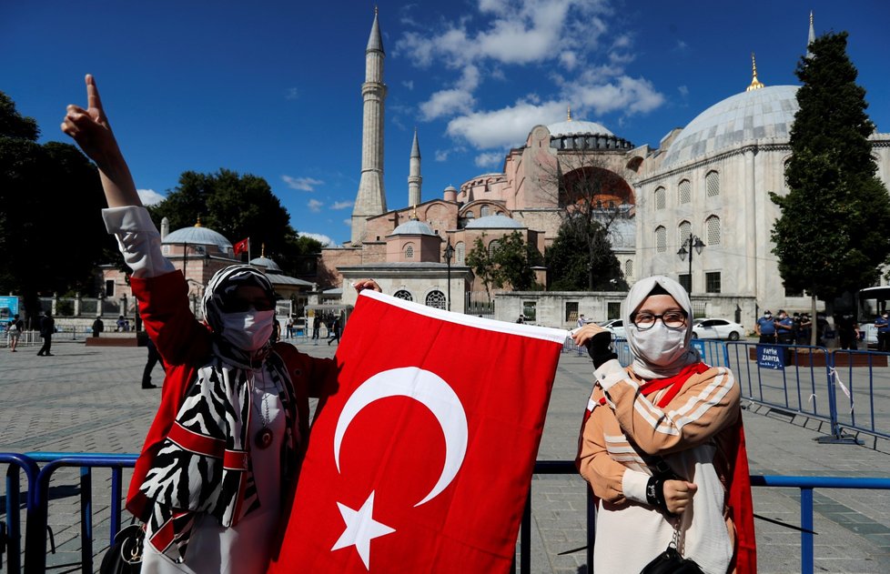 Turecký chrám Hagia Sofia, který slouží jako muzeum, se smí přeměnit na mešitu. (10.7.2020)