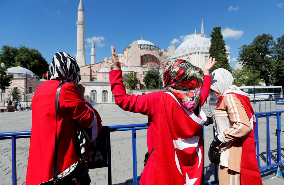 Turecký chrám Hagia Sofia, který sloužil jako muzeum, se znovu přeměnil na mešitu. (10.7.2020)