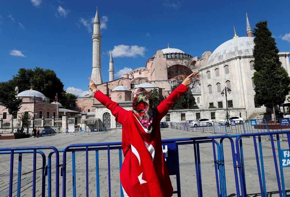 Turecký chrám Hagia Sofia, který sloužil jako muzeum, se znovu přeměnil na mešitu. (10.7.2020)