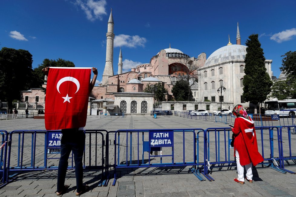 Turecký chrám Hagia Sofia, který sloužil jako muzeum, se znovu přeměnil na mešitu. (10.7.2020)