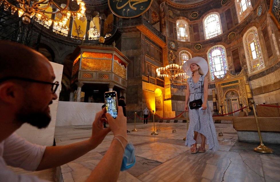 Turecký chrám Hagia Sofia, který sloužil jako muzeum, se znovu přeměnil na mešitu. (10.7.2020)