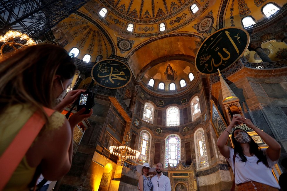 Turecký chrám Hagia Sofia, který slouží jako muzeum, se smí přeměnit na mešitu (10. 7. 2020).