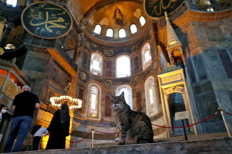 Turecký chrám Hagia Sofia, který sloužil jako muzeum, se znovu přeměnil na mešitu. (10.7.2020)