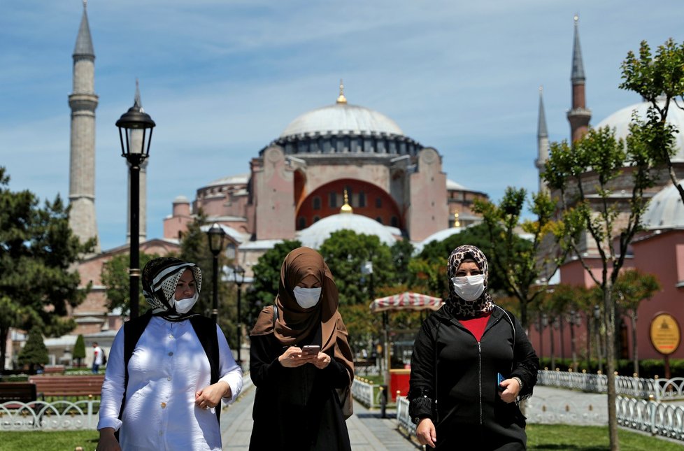 Turecký chrám Hagia Sofia, který slouží jako muzeum, se smí přeměnit na mešitu. (10.7.2020)