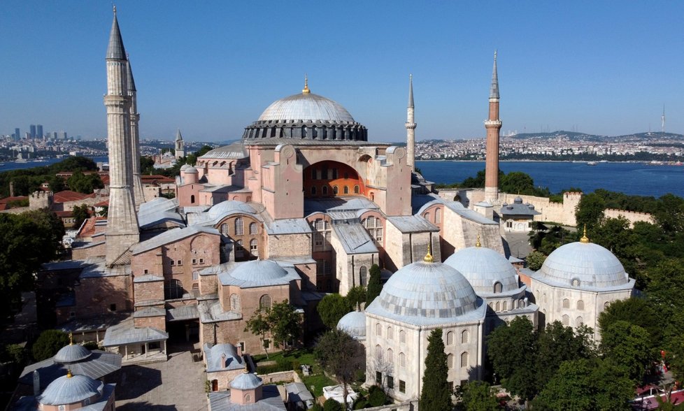 Turecký chrám Hagia Sofia, který slouží jako muzeum, se smí přeměnit na mešitu (10. 7. 2020).