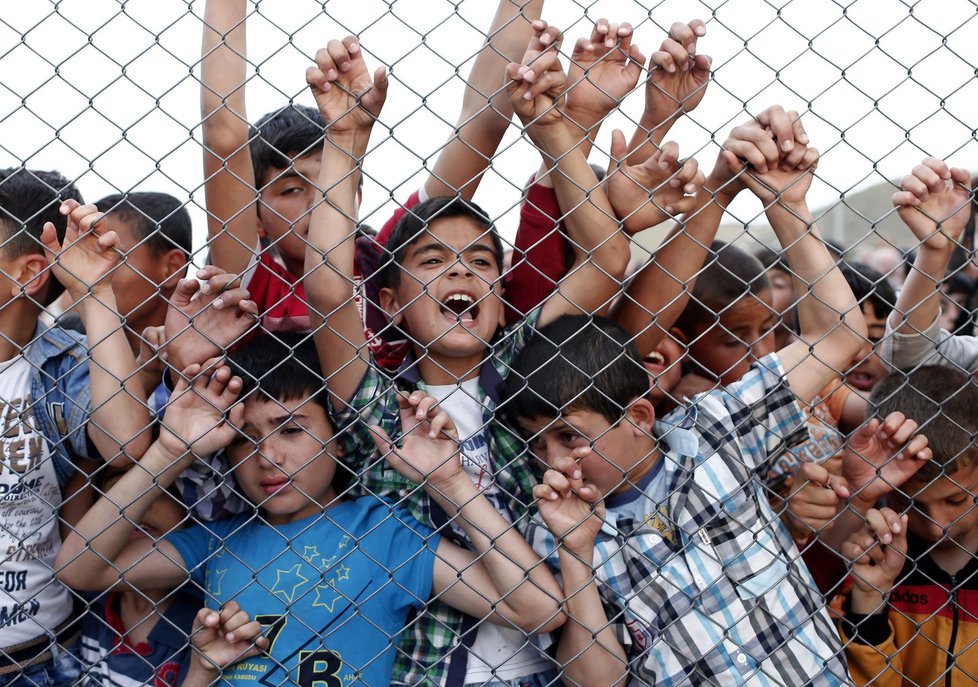 Uprchlické středisko chválila Merkelová: V Turecku znásilnili desítky dětí