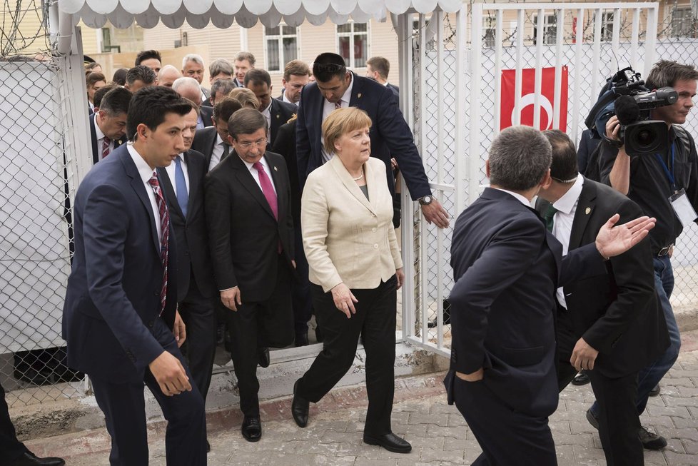 Uprchlické středisko chválila Merkelová: V Turecku znásilnili desítky dětí.