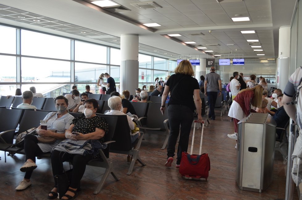 Do Turecka konečně míří plná česká letadla. Opatření jsou především na letištích, v resortech vás čeká poměrně klid